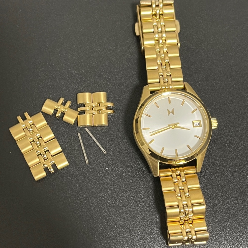 MVMT Watch (gold)